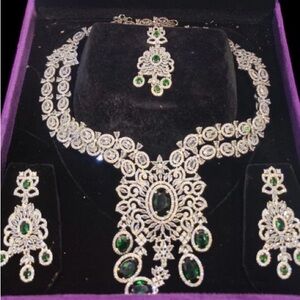 Elegant Silver and Green Jewelry Set